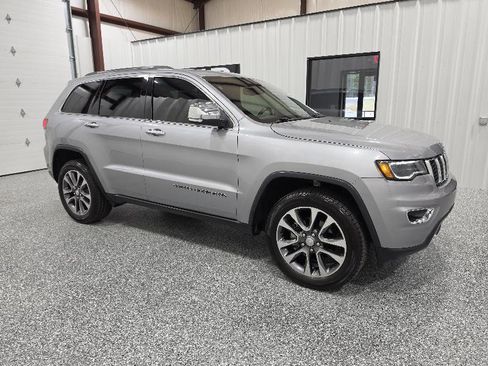 Used 2018 Jeep Grand Cherokee Limited w/ Luxury Group II AWD/4WD image 4