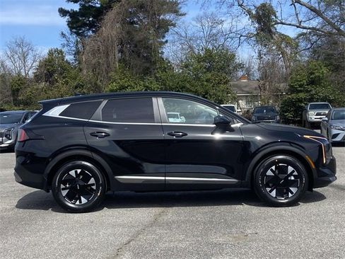 New 2026 Kia Sportage LX image 2