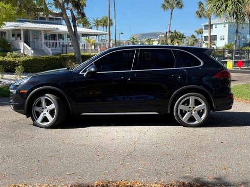 Used 2016 Porsche Cayenne S image 2
