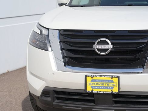 Used 2023 Nissan Pathfinder SV AWD/4WD image 9