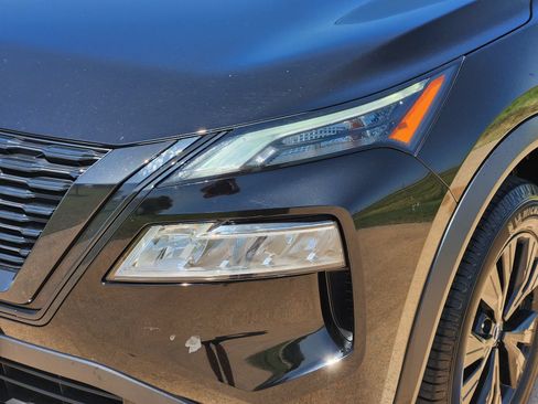 Used 2023 Nissan Rogue SV w/ SV Premium B Package FWD image 9