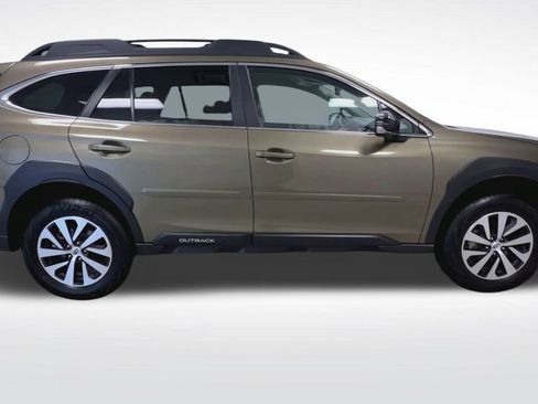 Used 2025 Subaru Outback Premium image 10