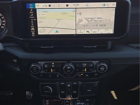 Used 2024 Jeep Wrangler Unlimited Rubicon image 12