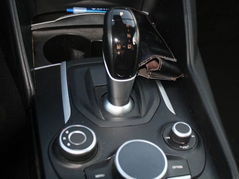 Used 2017 Alfa Romeo Giulia AWD image 13