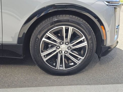Certified 2024 Cadillac Lyriq Luxury AWD/4WD image 9