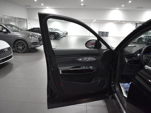 Used 2025 Genesis GV70 2.5T AWD/4WD image 9