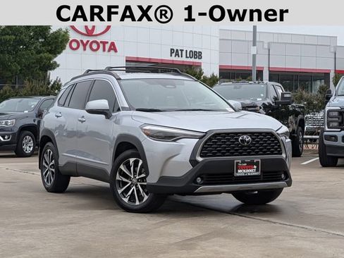 Used 2024 Toyota Corolla Cross XLE w/ Convenience Package FWD image 2