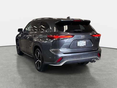 Used 2021 Toyota Highlander XSE image 4