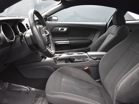 Used 2022 Ford Mustang Coupe image 8