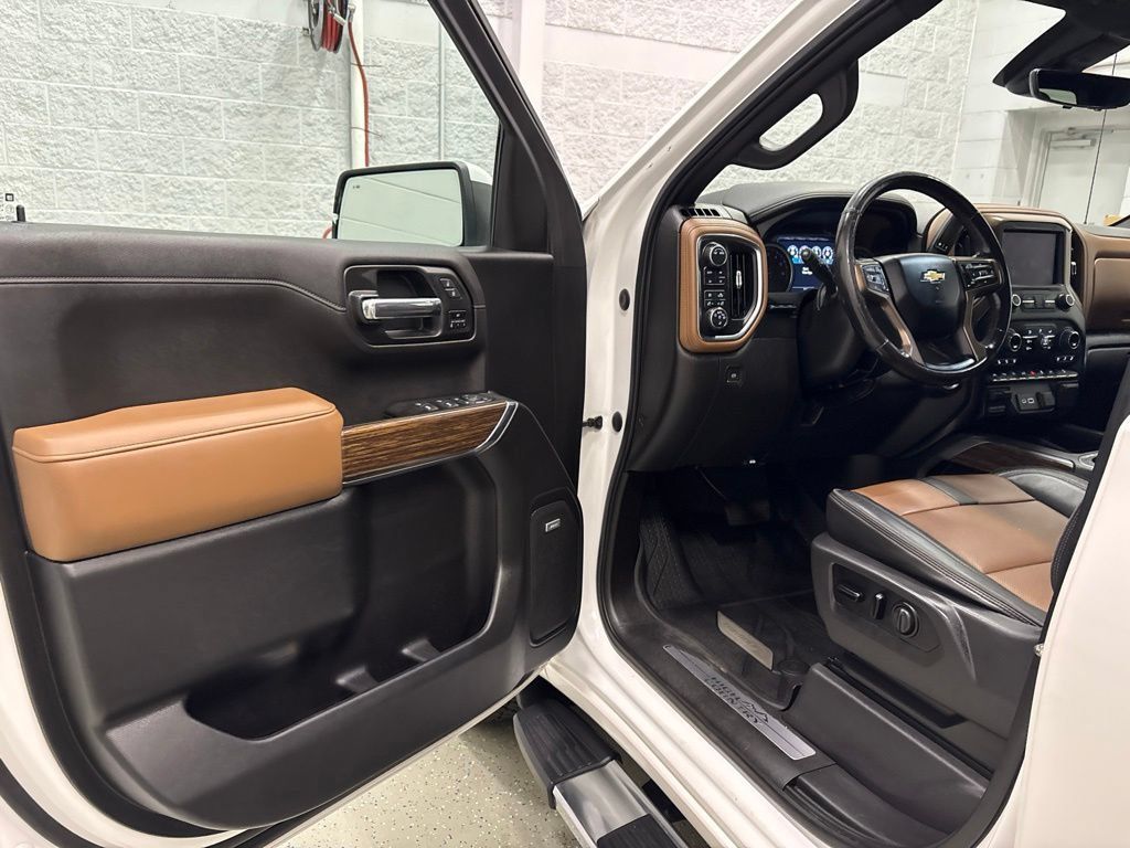 Used 2021 Chevrolet Silverado 1500 High Country w/ Technology Package AWD/4WD image 15