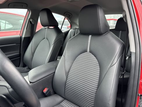 Used 2023 Toyota Camry SE image 10