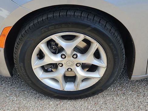 Used 2020 Chrysler Pacifica Touring-L Plus w/ Tire & Wheel Group FWD image 12