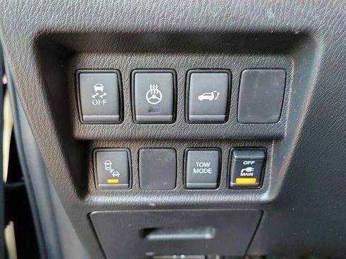 Used 2020 Nissan Pathfinder SL image 17