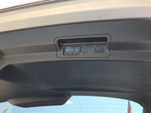 Used 2022 Ford Explorer XLT w/ Equipment Group 202A AWD/4WD image 7