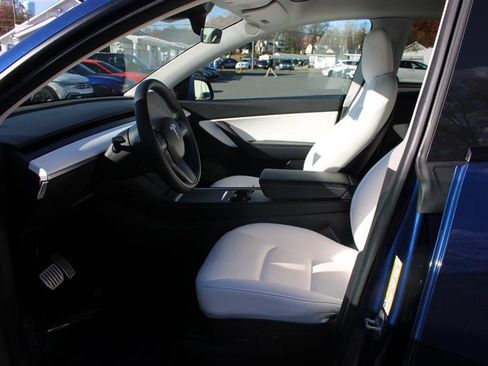 Used 2022 Tesla Model Y Performance image 11