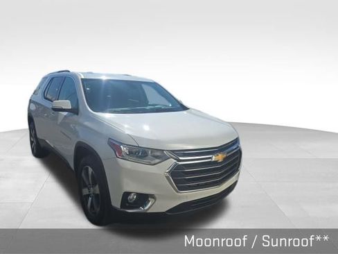 Used 2018 Chevrolet Traverse LT image 2
