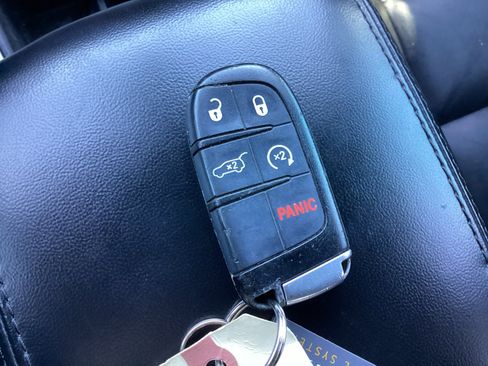 Used 2019 Jeep Grand Cherokee Limited image 36