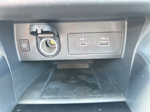 Used 2025 Nissan Versa SR w/ Trunk Package FWD image 16
