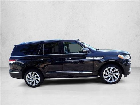 Used 2024 Lincoln Navigator Reserve AWD/4WD image 5