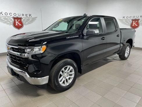 Used 2024 Chevrolet Silverado 1500 LT AWD/4WD image 3