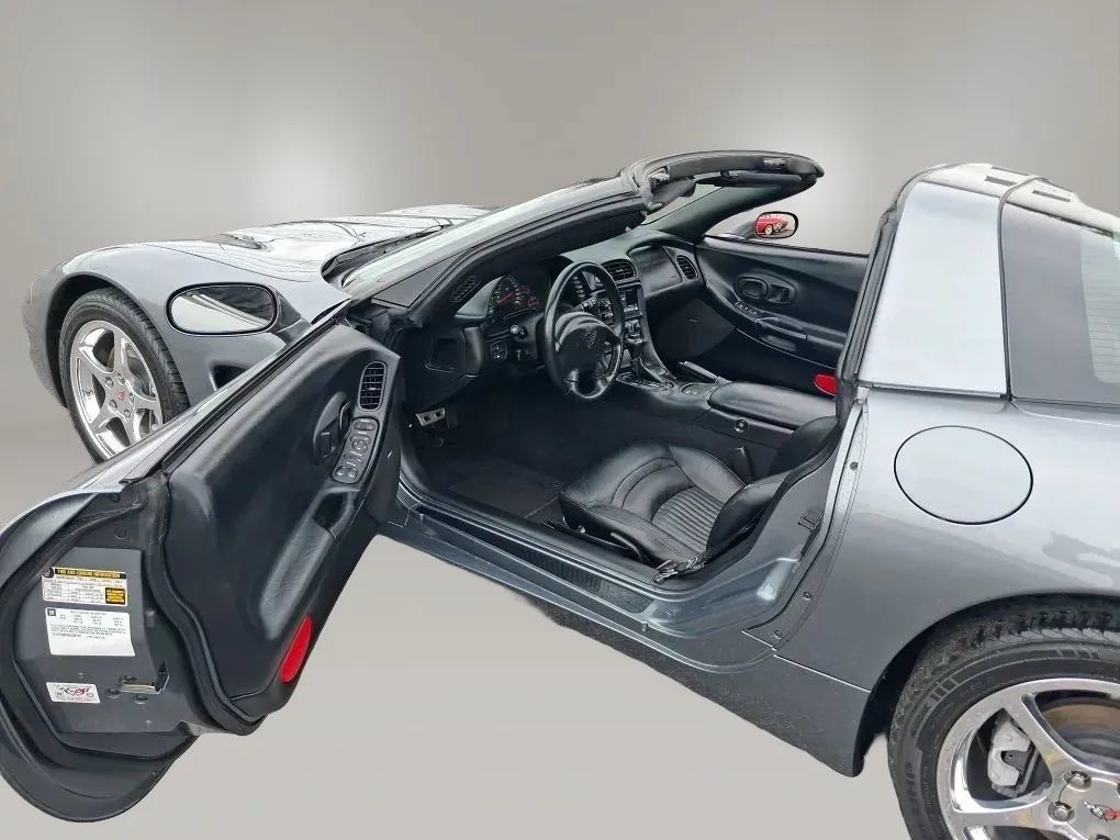 Used 2004 Chevrolet Corvette Coupe w/ Preferred Equipment Group RWD image 40