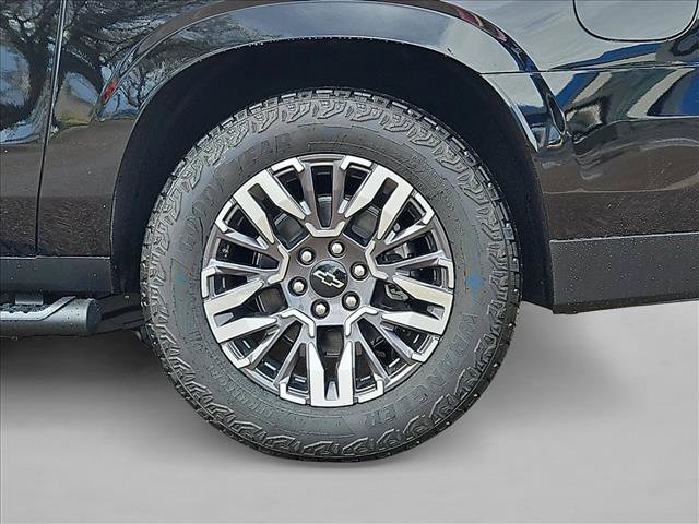 New 2027 Chevrolet Suburban Z71 w/ Z71 Off-Road Package AWD/4WD image 10