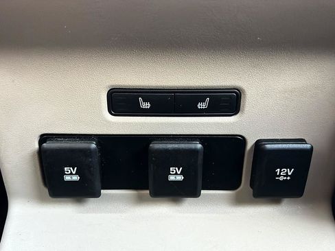 Used 2018 Land Rover Range Rover Velar R-Dynamic SE AWD/4WD image 37
