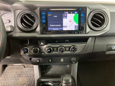 Used 2016 Toyota Tacoma TRD Off-Road image 28