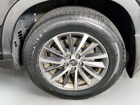 Used 2018 Toyota Highlander XLE w/ Protection Package #3 AWD/4WD image 26
