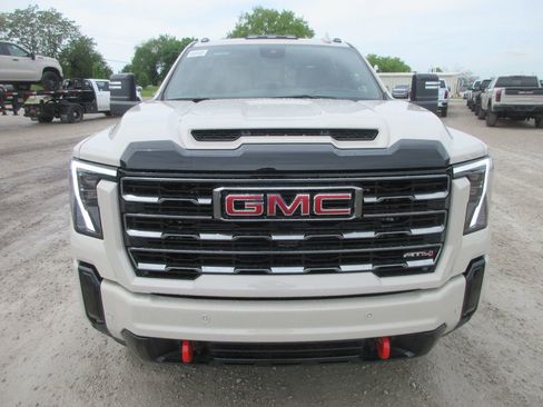 New 2026 GMC Sierra 2500 AT4 w/ AT4 Premium Plus Package AWD/4WD image 11