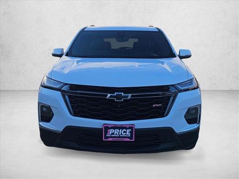 Used 2023 Chevrolet Traverse RS image 2