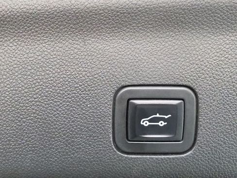 Used 2023 Chevrolet Tahoe Premier AWD/4WD image 39
