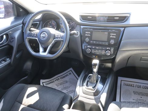 Used 2017 Nissan Rogue SV image 13