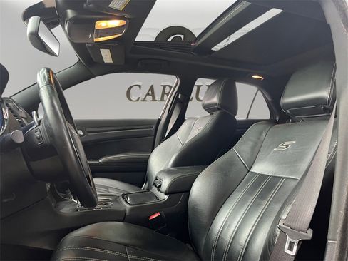 Used 2014 Chrysler 300 S image 9