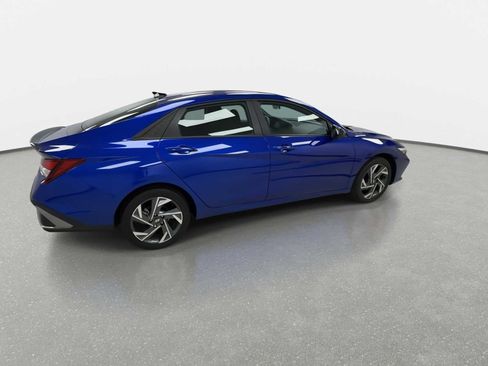 Used 2025 Hyundai Elantra Sport FWD image 9