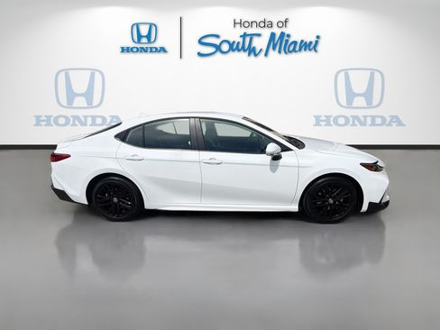 Used 2026 Toyota Camry SE FWD image 8