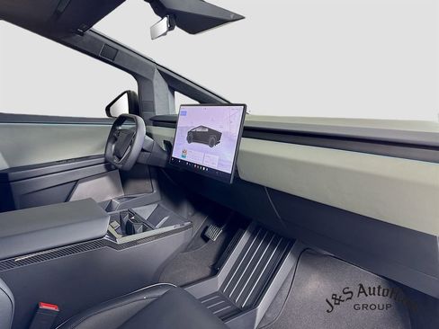 Used 2025 Tesla Cybertruck AWD Crew Cab image 38