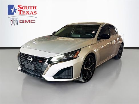 Used 2024 Nissan Altima 2.5 SR w/ SR Premium Package image 1