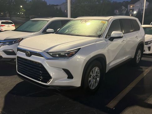 Certified 2024 Toyota Grand Highlander XLE image 1
