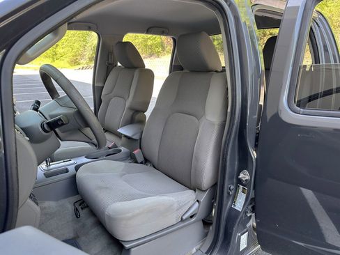 Used 2012 Nissan Frontier SV AWD/4WD image 14