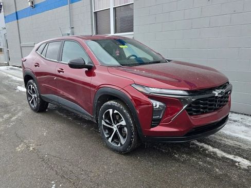 Used 2024 Chevrolet Trax RS w/ Driver Confidence Package image 3