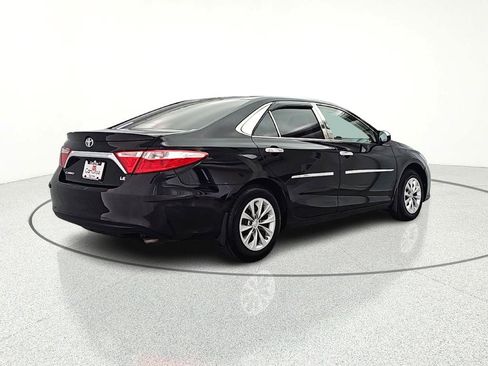 Used 2017 Toyota Camry LE image 9