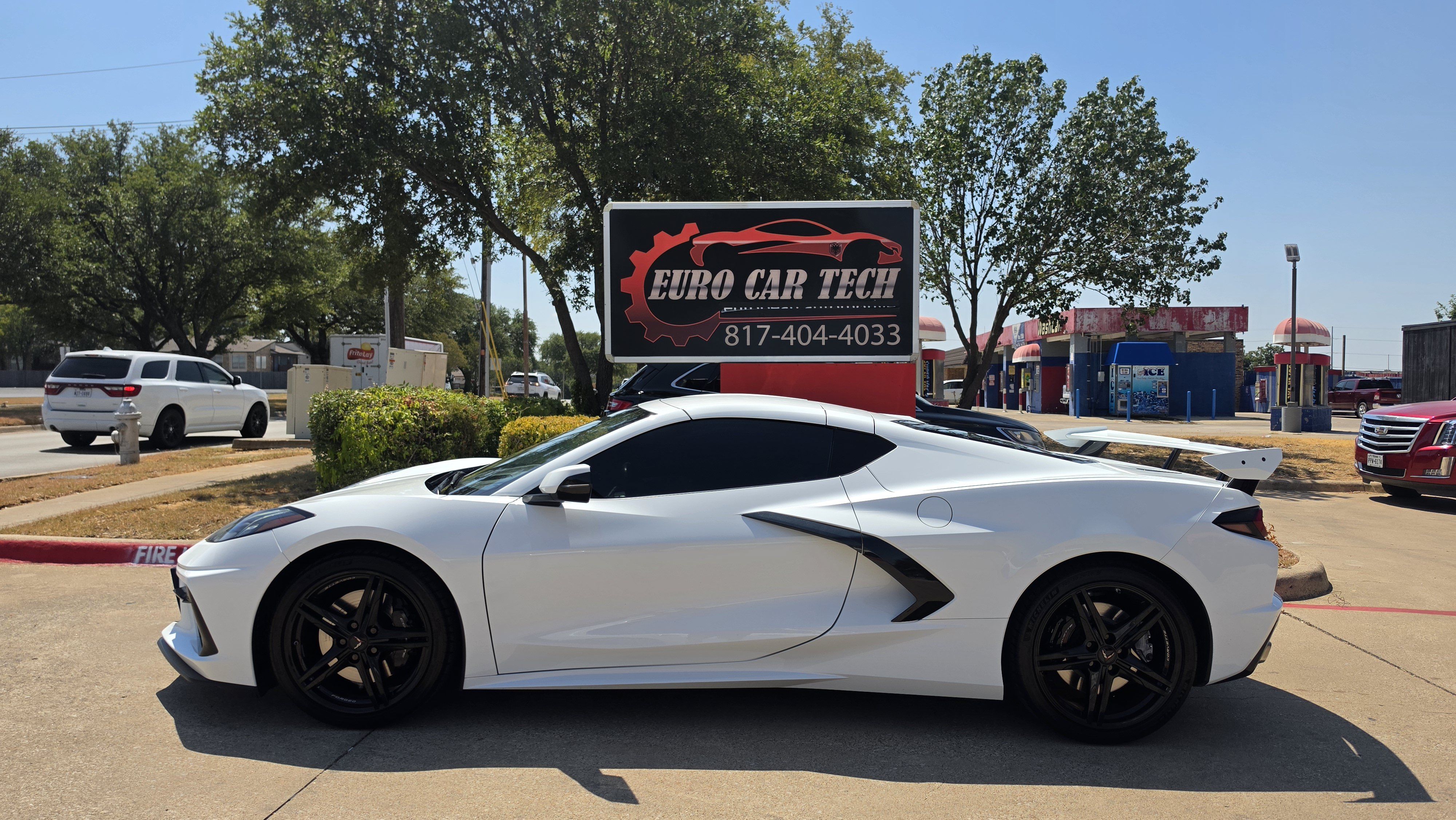 Used 2023 Chevrolet Corvette Stingray Preferred Cpe w/ Z51 Performance Package RWD image 2