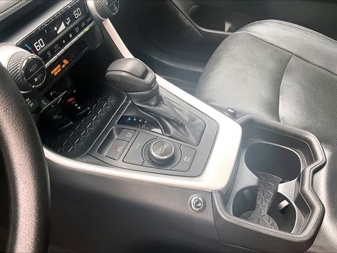 Certified 2021 Toyota RAV4 XLE w/ Convenience Package AWD/4WD image 16