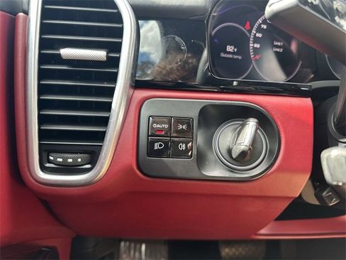 Used 2019 Porsche Cayenne image 29