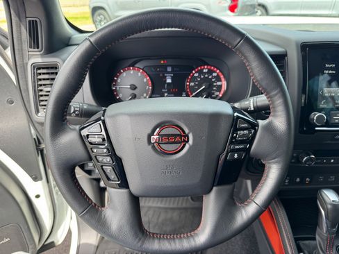 Used 2023 Nissan Frontier PRO-4X w/ Pro-4X Premium Package image 19