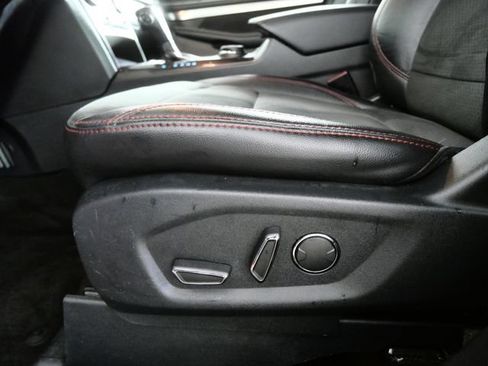 Certified 2018 Ford Explorer XLT w/ Equipment Group 202A AWD/4WD image 18