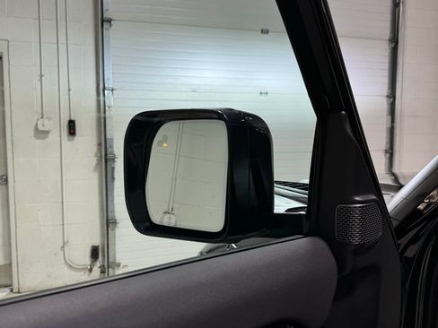 Used 2023 Land Rover Defender 110 X-Dynamic SE image 15