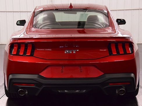 Used 2024 Ford Mustang GT Premium image 6