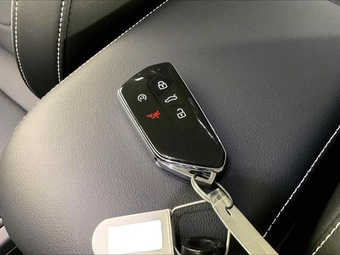 Used 2025 Volkswagen Tiguan SE AWD/4WD image 27